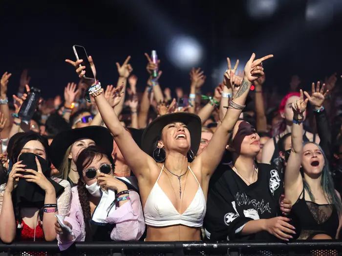 Festival Fashion: Outfits to Stand Out in the Crowd