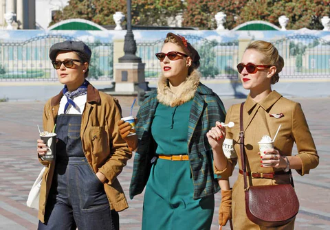 Vintage Vibes: Incorporating Retro Pieces into Street Style